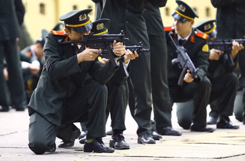 Tốc độ bắn nhanh này là nhanh hơn cả tốc độ bắn lý thuyết của súng trường tấn công AK-47, cho phép xạ thủ thực hiện những pha "càn quét" vào từng góc phòng, góc nhà khi cần thiết. Nguồn ảnh: TL.