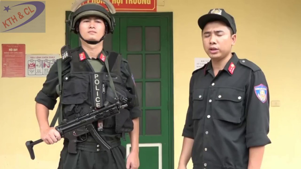 Có trọng lượng rỗng chỉ từ 2,5 kg tùy từng phiên bản, khẩu súng tiểu liên này đặc biệt phù hợp với thể trạng của người Việt Nam. Nguồn ảnh: TL.