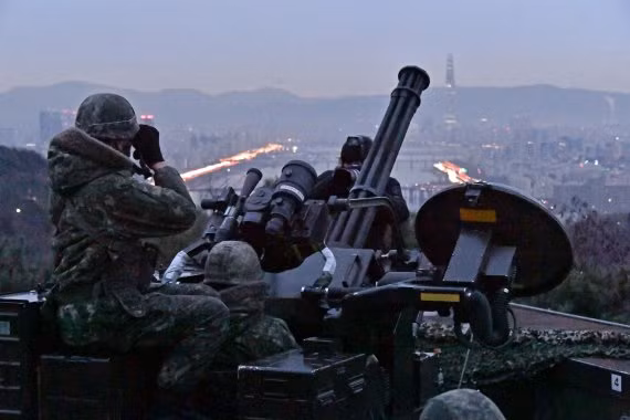 Hiện tại chỉ tính riêng ở Seoul, Hàn Quốc đã cho lắp đặt hàng chục khẩu pháo phòng không Vulcan loại này. Ngoài ra, để đảm bảo nhiệm vụ phòng không, còn có hàng loạt các tổ hợp tên lửa đánh chặn tầm gần khác được triển khai. Nguồn ảnh: BI.