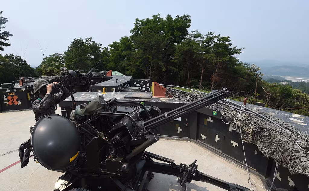 Thậm chí, Hàn Quốc còn từng khám phá ra một loạt các đường hầm ngầm được Triều Tiên đào từ phía Bắc, xuyên qua khu giới tuyến phi quân sự để tới sát ngoại ô Seoul. Nguồn ảnh: BI.