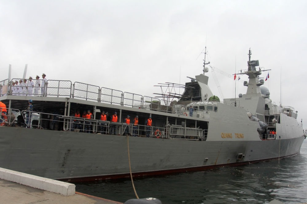 Để tối ưu hoá khả năng chống ngầm cho tàu Quang Trung, tàu được trang bị 2 cụm ống phóng lôi ở hai bên mạn tàu. Mỗi cụm bao gồm 2 ống phóng cỡ 533mm. Nguồn ảnh: Military.