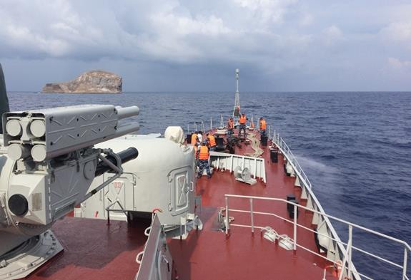 Giống như mọi tàu chiến lớp Gepard 3.9 khác của Việt Nam, tàu 016 Quang Trung có một sàn đáp và có thể mang theo một máy bay săn ngầm nhưng lại không có nhà chứa máy bay. Nguồn ảnh: Military.