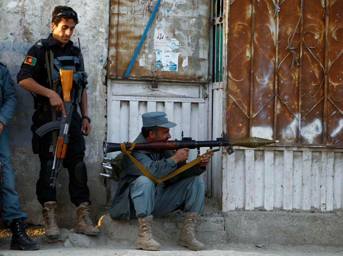 Theo nhiều nguồn thạo tin, các chiến dịch quân sự sắp tới của Afghanistan nhiều khả năng sẽ chịu sức ép chính trị từ các quốc gia phương Tây và Mỹ - những quốc gia giờ đã gần như "miễn nhiễm" với Taliban và Afghanistan khi này không khác nào một con bài trên ván cờ giữa Mỹ cùng các nhóm khủng bố. Nguồn ảnh: Pinterest.