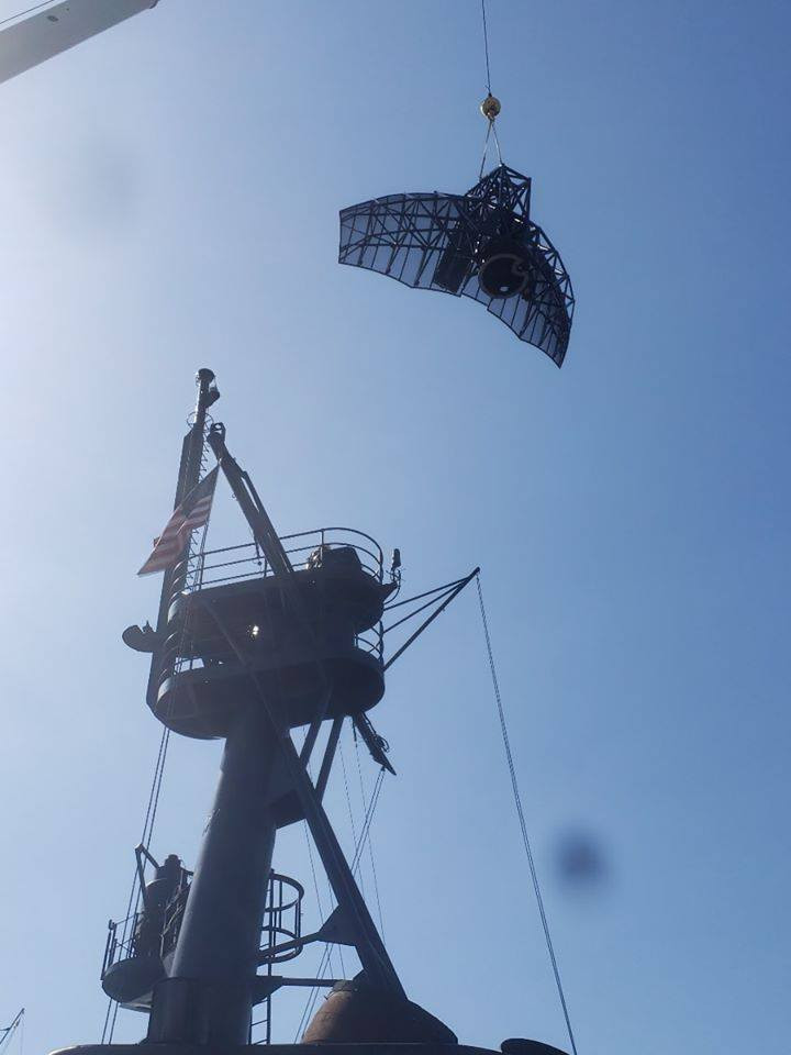 Hệ thống radar được tháo dỡ hoàn toàn khỏi tàu tuần duyên USCGC John Midgett. Khi đưa về nước, chúng ta sẽ phải tự trang bị lại radar và vũ khí cho tàu USCGC John Midgett theo tiêu chuẩn của Việt Nam. Nguồn ảnh: TL.