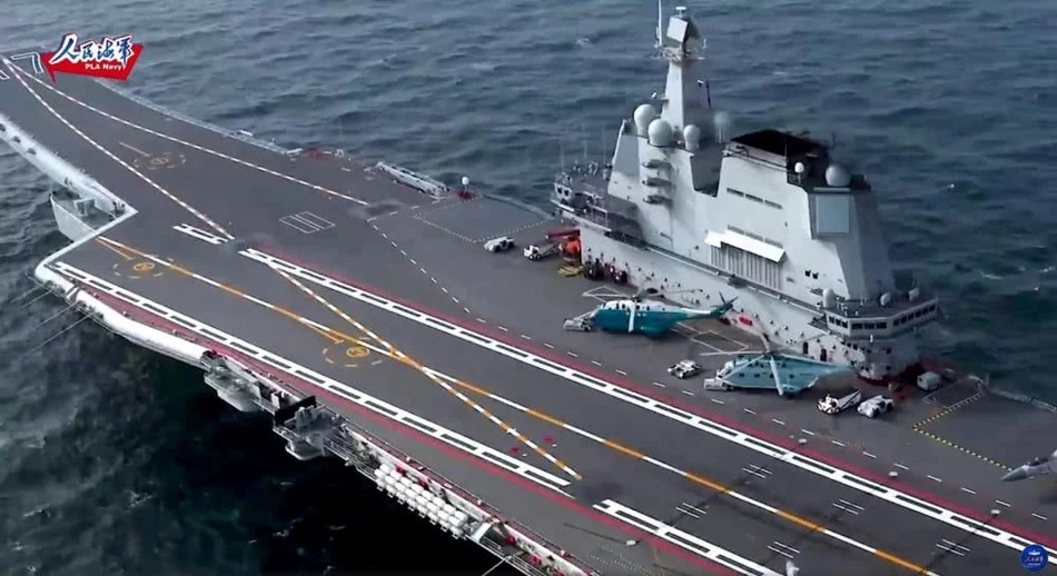 Tuy nhiên, tàu sân bay nội địa đầu tiên của Trung Quốc này vẫn được cho là không có khả năng triển khai các loại chiến đấu cơ hiện đại hơn của Trung Quốc sau này ví dụ như J-31 hay J-20. Nguồn ảnh: Sina.