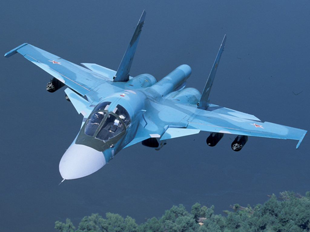 Su-34 là loại tiêm kích - bom hai chỗ ngồi cực kỳ độc đáo của Nga. Loại máy bay này có sải cánh rộng tới 14 mét, dài 23 mét và có khả năng cất cánh với trọng lượng tối đa lên tới 45 tấn. Nguồn ảnh: Pinterest.