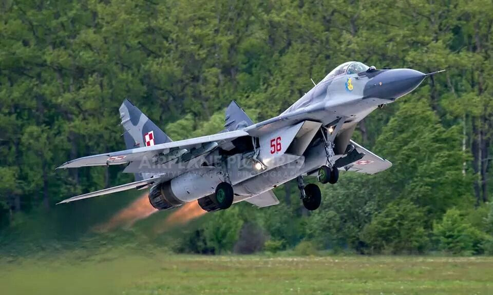 Các chiến đấu cơ MiG-29 này đều được Ba Lan mua từ thời Liên Xô. Tính tới thời điểm hiện tại, về cơ bản là MiG-29A vẫn có khả năng bay tốt nhưng hiệu quả chiến đấu tỏ ra khá thua thiệt so với nhiều loại chiến đấu cơ khác sau này. Nguồn ảnh: BI.