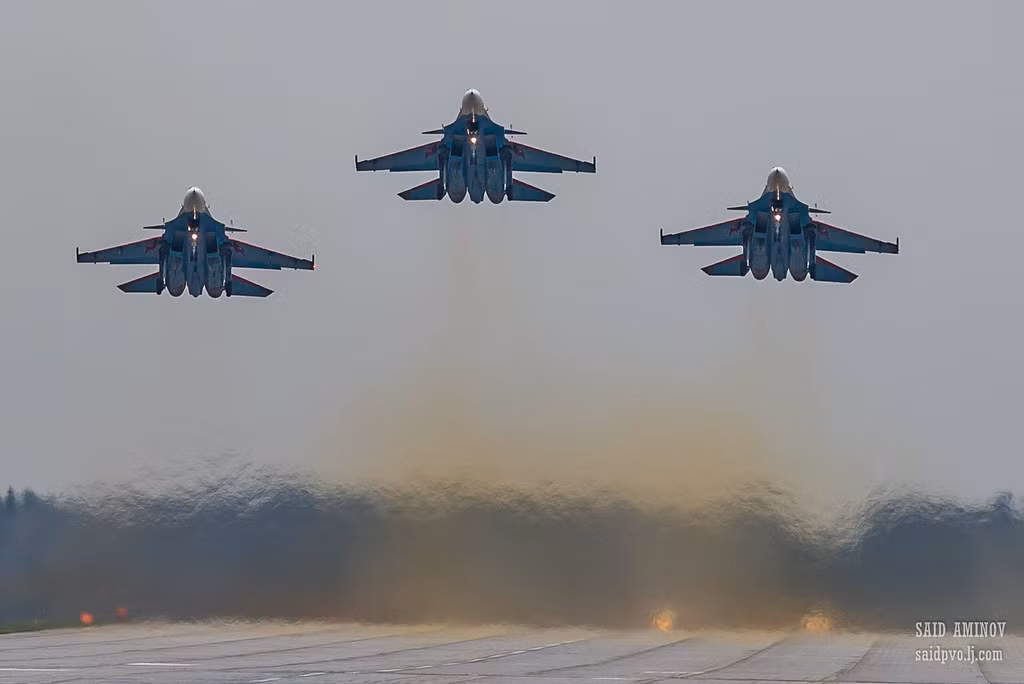 Khác với năm ngoái, lễ tổng duyệt của cuộc duyệt binh trên không năm nay đã được tổ chức hôm 4/5 và sẽ là buổi tổng duyệt cuối cùng. Sẽ không có buổi tổng duyệt vào ngày 7/5 như thông lệ. Nguồn ảnh: Anikov.