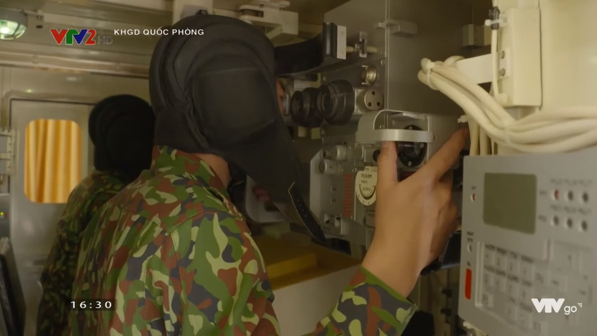 Hệ thống huấn luyện xe tăng được xây dựng cực kỳ trực quan nhưng dường như chỉ có vị trí của trưởng xa và pháo thủ. Vị trí của lái xe không xuất hiện trong hệ thống mô phỏng này. Nguồn ảnh: VTV2.