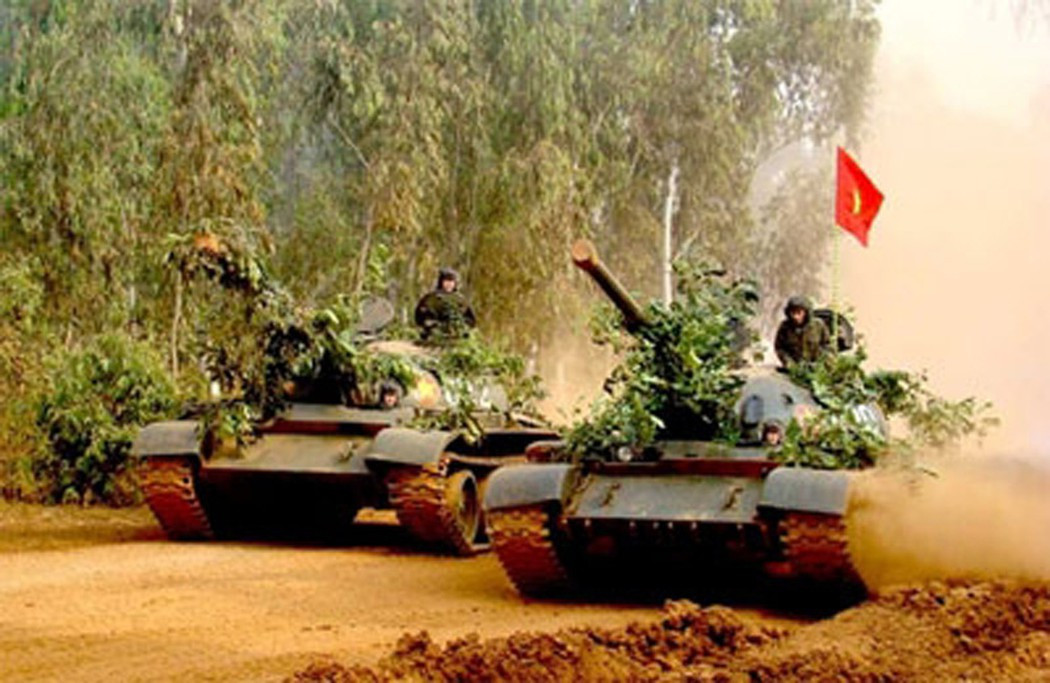 Ngoài các xe tăng T-54/55, Việt Nam hiện đang có 64 xe tăng chủ lực T-90 phiên bản T-90S và T-90SK - loại xe tăng chủ lực hiện đại bậc nhất thế giới được chúng ta mua từ Nga. Nguồn ảnh: TL.