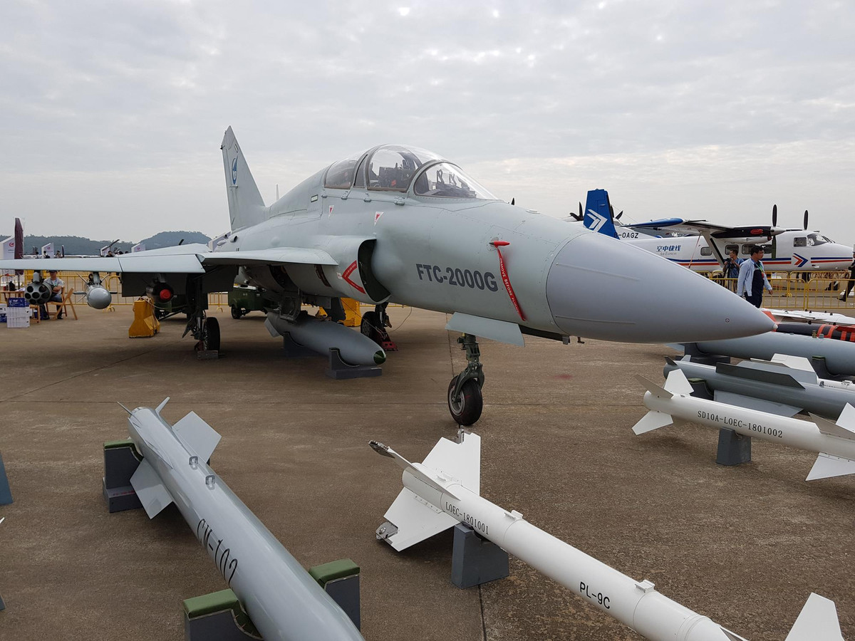 Theo thông tin được tờ Militarywatch đăng tải, FTC-2000 là một trong ba loại chiến đấu cơ được Trung Quốc tích cực xuất khẩu nhất. Xét về đặc tính là huấn luyện cơ, FTC-2000 được Trung Quốc coi là loại chiến đấu cơ huấn luyện phổ biến thứ ba trên thế giới. Nguồn ảnh: BMDP.