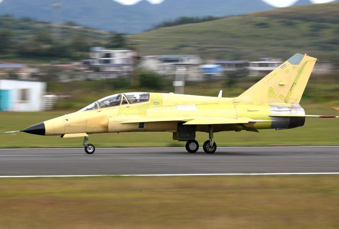 Mặc dù vậy, nhiều thông tin cũng cho rằng, "khách sộp" nhất của Trung Quốc ở Đông Nam Á đó là Thái Lan thực tế lại không cần loại máy bay này vì trước đó, Bangkok đã đặt mua máy bay huấn luyện KAI T-50 từ phía Hàn Quốc. Nguồn ảnh: BMDP.