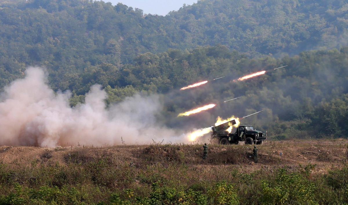 Mặc dù đã được ra đời từ cách đây gần 60 năm, tuy nhiên sức mạnh và nỗi khiếp sợ của pháo phản lực BM-21 vẫn luôn là nỗi ám ảnh với đối phương trên chiến trường. Nguồn ảnh: BQK7.