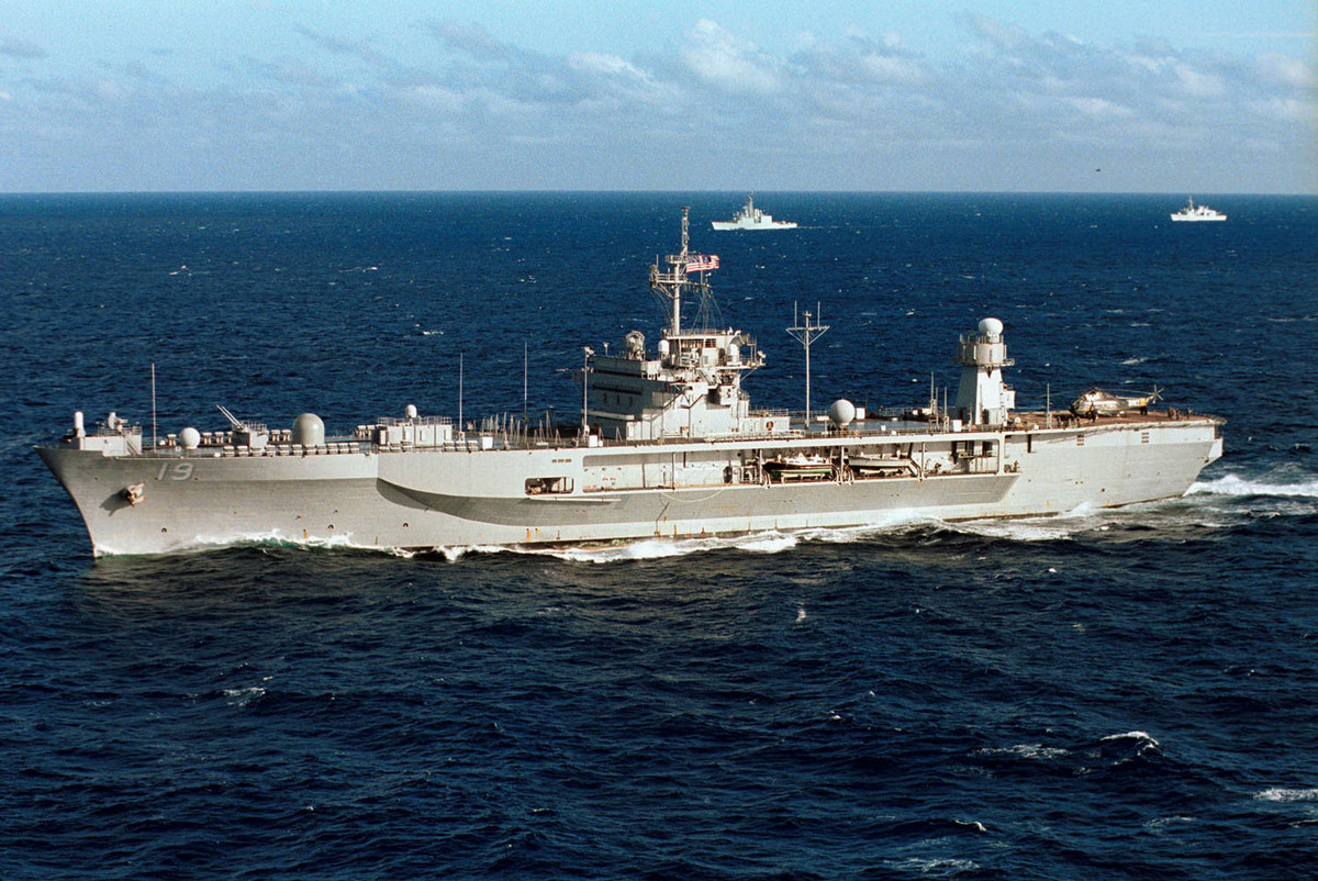 Cụ thể, kỳ hạm USS Blue Ridge đã rời Mỹ từ ngày 5/4/1972 và thực hiện tuần tra tra liên tục trên biển cho tới ngày 2/6 cùng năm - giai đoạn cuối cùng và cũng là giai đoạn ác liệt nhất của Mỹ ở chiến trường này. Nguồn ảnh: Pinterest.