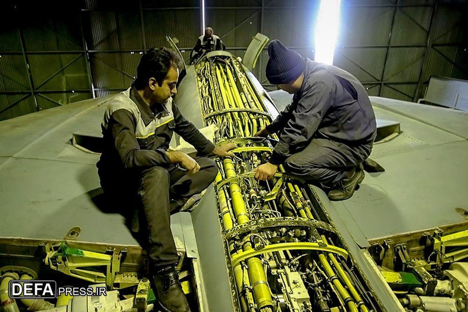 Rất may cho Iran, MiG-21 từng là loại chiến đấu cơ cực kỳ phổ biến trong quá khứ. giới chuyên gia cho biết Iran hoàn toàn có đủ khả năng để "nhập lậu" linh kiện cho J-7 bằng cách tìm mua xác MiG-21 cũ bị nhiều nước trên thế giới loại biên. Nguồn ảnh: DEFA.