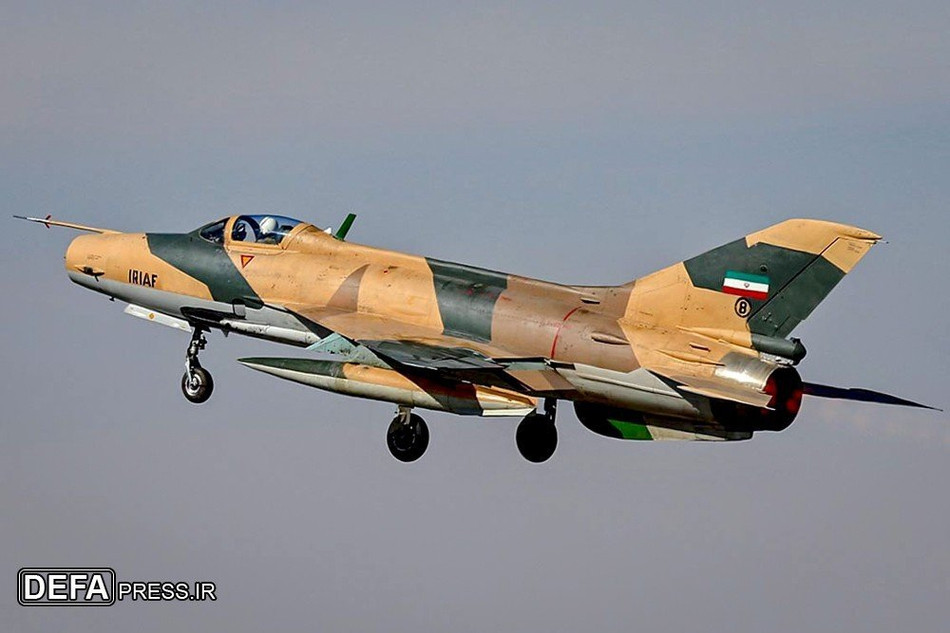 Tiếp đến là Thành Đô J-7 - chiến đấu cơ đa năng được Trung Quốc sản xuất dựa trên thiết kế của MiG-21 của Liên Xô trước đây, hiện tại cũng đang là một trong những tiêm kích đa năng chủ lực của Iran. Nguồn ảnh: DEFA.