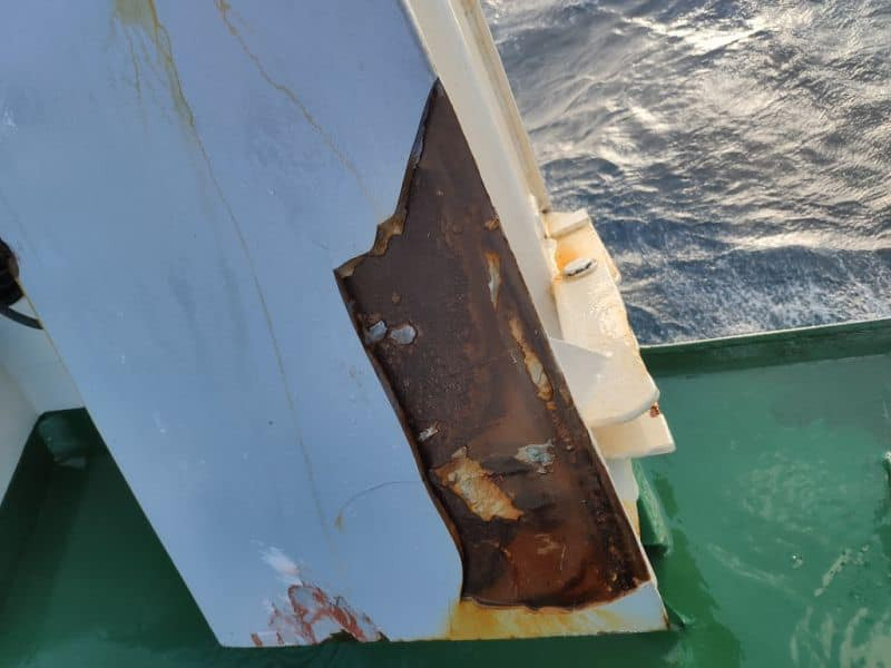 Tàu có biên chế thuỷ thủ đoàn chỉ 24 người, có thể hoạt động liên tục trên biển 60 ngày. Độ giãn nước tối đa của tàu lên tới 14.000 tấn khi nó mang theo 7300 tấn hàng hoá. Nguồn ảnh: Rumil.