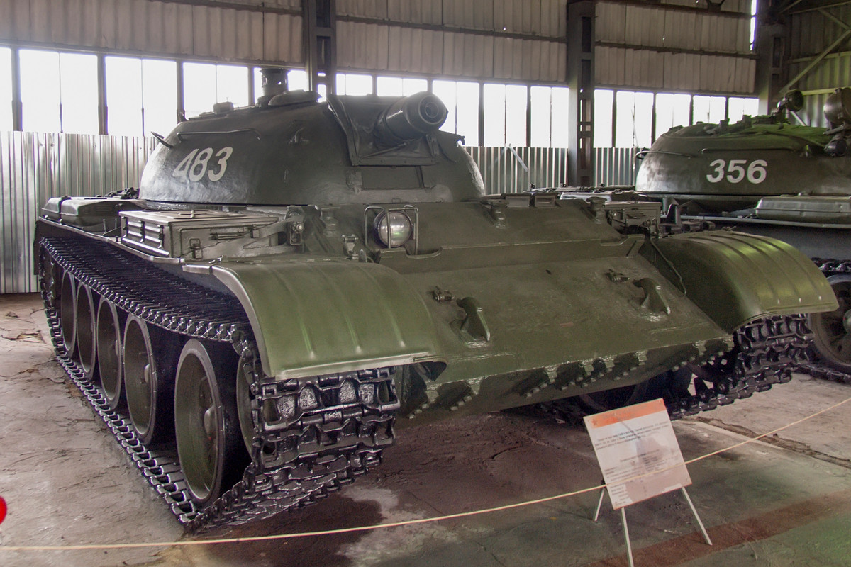 Bên trong thùng xe, một thùng chứa nhiên liệu cháy dung tích 1600 lít đã được thêm vào, ngoài ra xe còn trang bị một khẩu súng máy với 1750 viên đạn dự phòng. Nguồn ảnh: Rumil.