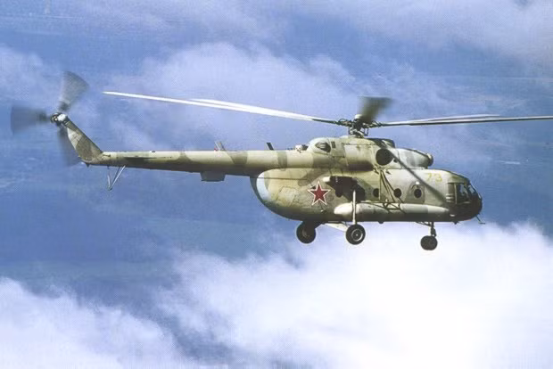 Hiện tại, Việt Nam cũng đang sử dụng một số lượng lớn trực thăng Mi-8/17 trong biên chế. Loại trực thăng này được chúng ta sử dụng vào mục đích vận tải người, hàng hoá và cung cấp hoả lực yểm trợ đường không. Nguồn ảnh: Pinterest.