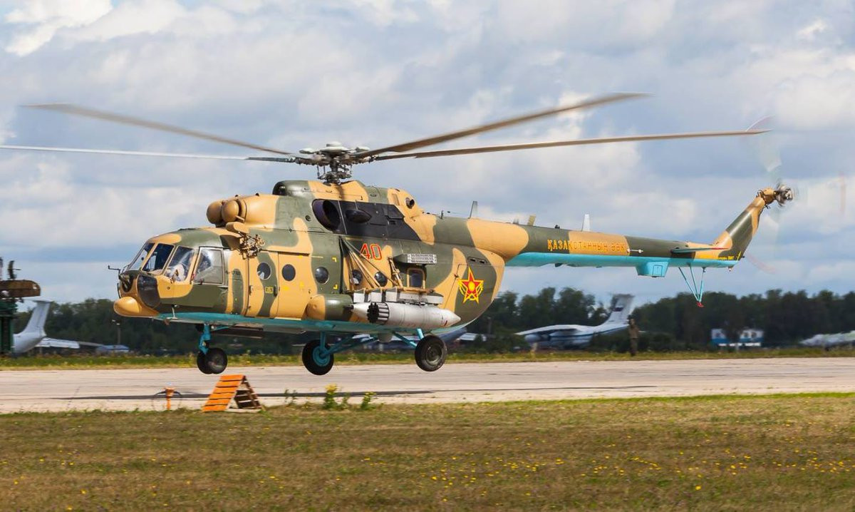 Được trang bị hai động cơ Klomov TV3, trực thăng Mi-8 có khả năng cất cánh với trọng lượng tối đa lên tới 13 tấn. Tối đa trực thăng Mi-8 bay được với tốc độ 260 km/h. Nguồn ảnh: Pinterest.