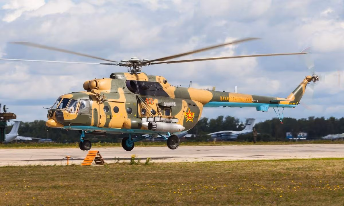 Được trang bị hai động cơ Klomov TV3, trực thăng Mi-8 có khả năng cất cánh với trọng lượng tối đa lên tới 13 tấn. Tối đa trực thăng Mi-8 bay được với tốc độ 260 km/h. Nguồn ảnh: Pinterest.