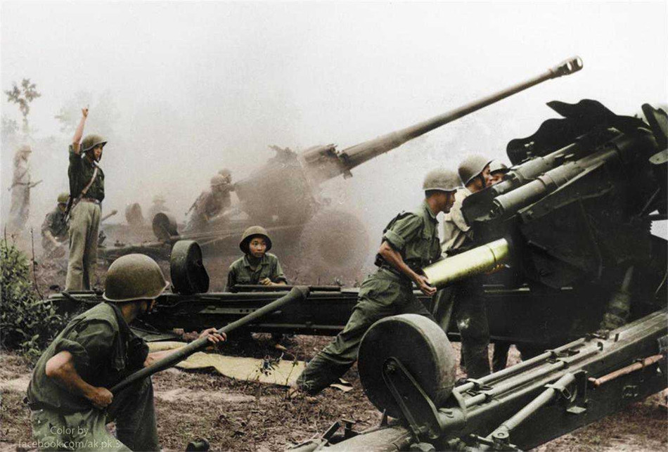 "Thần pháo" có sức mạnh được ví như "B-52 của quân giải phóng" tham chiến. Nguồn ảnh: TL/Phục chế: Minh Duong.