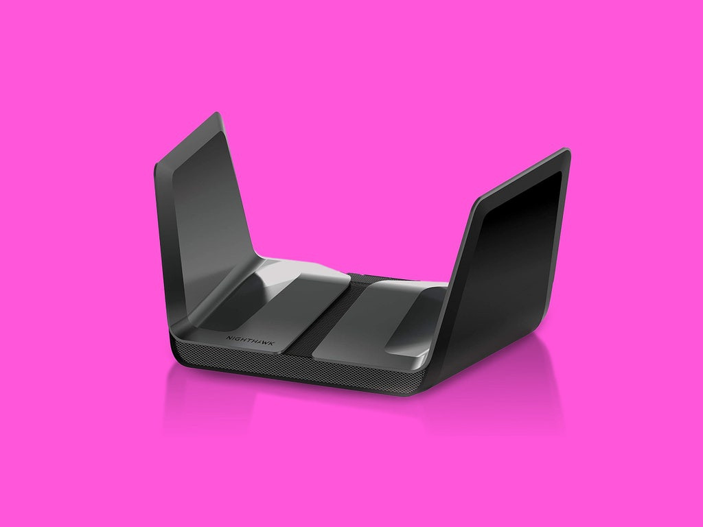 Liên hệ nhà mạng. Nếu đã thử mọi cách trên mà tình trạng vẫn không cải thiện, bạn hãy liên hệ với nhà cung cấp Internet để được hỗ trợ. Họ có thể đưa ra nhiều giải pháp, thậm chí cử nhân viên đến nhà để kiểm tra những vấn đề có thể xảy ra khiến tín hiệu Wi-Fi bị yếu. Ảnh: Amazon.