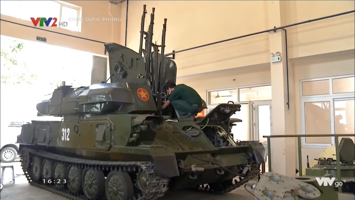 Cụ thể, pháo phòng không tự hành ZSU-23-4 của Việt Nam sẽ tiếp tục được nâng cấp hệ thống radar được cho là đã lỗi thời của mình bằng hệ thống quang điện ba pha đời mới kèm theo đó là khả năng được trang bị thêm tên lửa phòng không tầm thấp. Nguồn ảnh: QPVN.