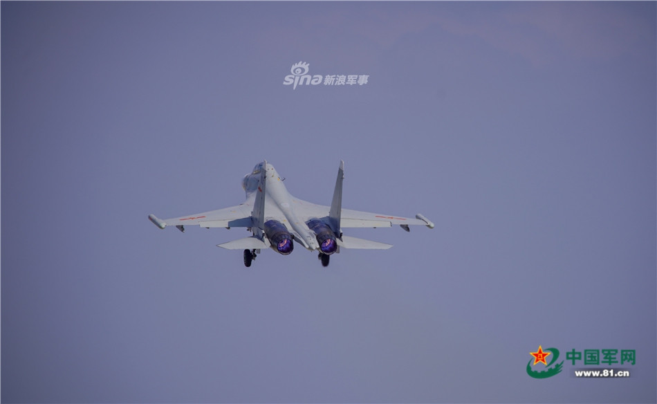 Venezuela cũng là một trong những quốc gia có sở hữu đội Su-30MK2 đông đảo bậc nhất thế giới. Thậm chí, đáng lẽ số lượng tiêm kích Su-30MK2 mà Venezuela sở hữu đã nhiều bằng Việt Nam nếu nước này không chìm vào khủng hoảng kinh tế. Nguồn ảnh: Sina.