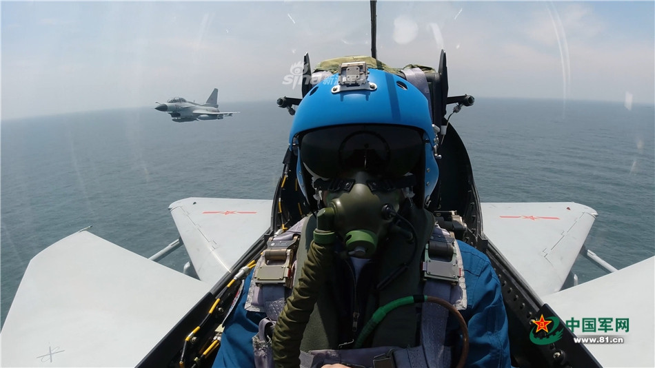 Cuối cùng là Uganda, quốc gia này đã có 6 chiến đấu cơ Su-30MK2 tính tới năm 2012. Tới tháng 5/2012, Uganda tiếp tục nhận thêm 6 chiếc tiêm kích loại này và sở hữu đội hình bay đầy đủ 12 chiếc. Theo nhiều nguồn tin, giá trị của 6 chiếc Su-30MK2 được Uganda mua trong đợt hai từ Nga lên tới 740 triệu USD. Nguồn ảnh: Sina.