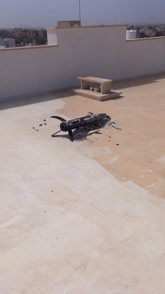 Viên đạn pháo xịt của Trung Quốc được xác định là GP - loại đạn 155mm có hệ thống dẫn đường bằng laser và là loại đạn nổ mạnh. Mặc dù vậy dựa vào những hình ảnh hiện trường, có thể thấy viên đạn này nổ không được "mạnh" cho lắm. Nguồn ảnh: Armamen.