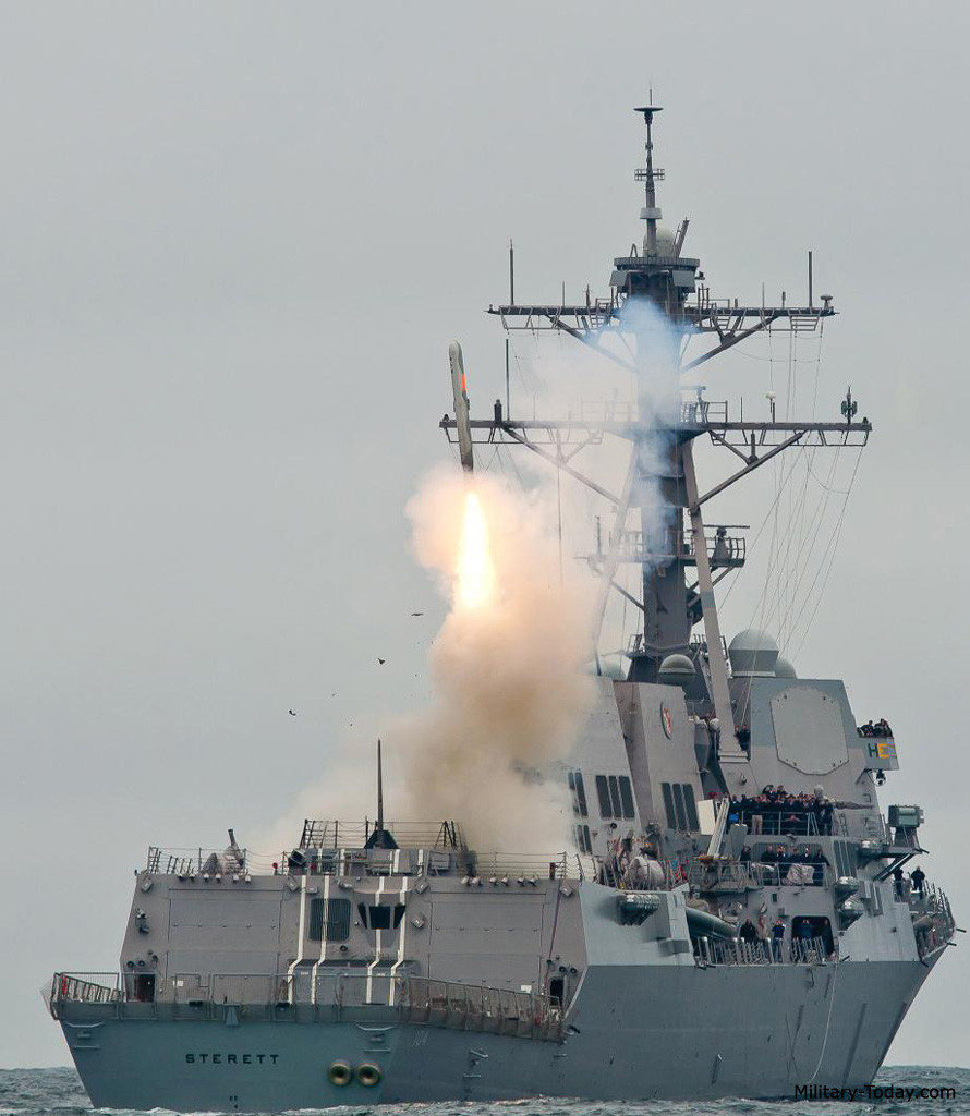 Hiện tại trên thế giới chỉ có hai quốc gia sử dụng loại tên lửa này trong biên chế bao gồm Anh và Mỹ. Kể từ khi ra đời tới nay, Tomahawk cũng vướng phải không ít bê bối về việc đắt nhưng "không sắt ra miếng" khi nó không đạt được độ chính xác cao như quảng cáo trong nhiều lần thực chiến. Nguồn ảnh: Pinterest.