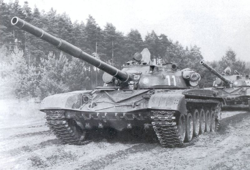 Các xe tăng T-72M1 của Hàn Quốc được sử dụng làm nhiệm vụ "quân xanh" trong huấn luyện thực binh tác chiến. Nguồn ảnh: Pinterest.