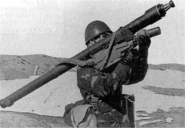 Cuối cùng là dàn tên lửa phòng không SA-16 Igla-1E. Loại tên lửa này cũng được Nga chuyển cho Hàn Quốc để trừ bớt các khoản nợ từ thời Liên Xô. Nguồn ảnh: Pinterest.