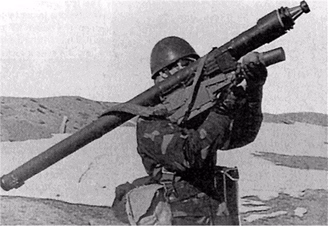 Cuối cùng là dàn tên lửa phòng không SA-16 Igla-1E. Loại tên lửa này cũng được Nga chuyển cho Hàn Quốc để trừ bớt các khoản nợ từ thời Liên Xô. Nguồn ảnh: Pinterest.