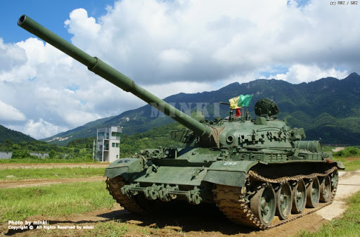 Có rất ít thông tin về loại xe tăng này trong biên chế của Hàn Quốc, tuy nhiên bức ảnh duy nhất từng được tiết lộ cho thấy T-62 bên cạnh xe tăng K-1 của Hàn Quốc là bằng chứng rõ ràng nhất về việc Seoul sở hữu loại xe tăng này. Nguồn ảnh: Pinterest.