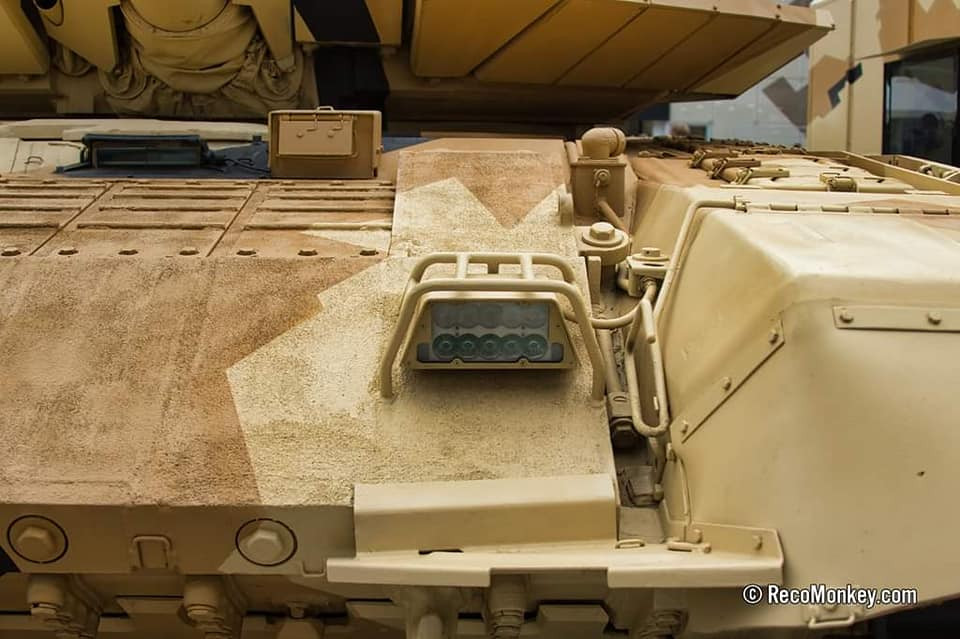 Một trong số những cải tiến lớn nhất của xe tăng chủ lực T-90MS so với những phiên bản cũ đó là tăng cường thêm khả năng bọc giáp của phương tiện. Nguồn ảnh: Reco.