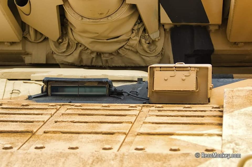 Ngoài ra nhiều thông tin về việc hệ thống hồng ngoại và ảnh nhiệt cũng đã được thêm vào vị trí của lái xe. Ở một vài phiên bản trước đó, hệ thống này thường không xuất hiện ở ghế lái mà chỉ có trưởng xa và xạ thủ được trang bị. Nguồn ảnh: Reco.