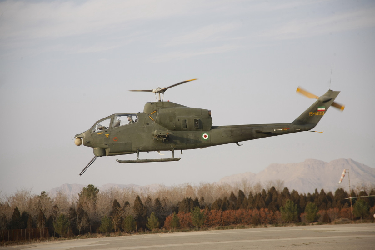 Loại trực thăng tấn công nội địa này có thể coi là phiên bản nâng cấp nhẹ từ trực thăng AH-1 của Mỹ trước đây, bắt đầu được Iran đưa vào biên chế từ năm 2011 và tới nay đã có hai phiên bản đó là Toufan I và Toufan II. Nguồn ảnh: Pinterest.