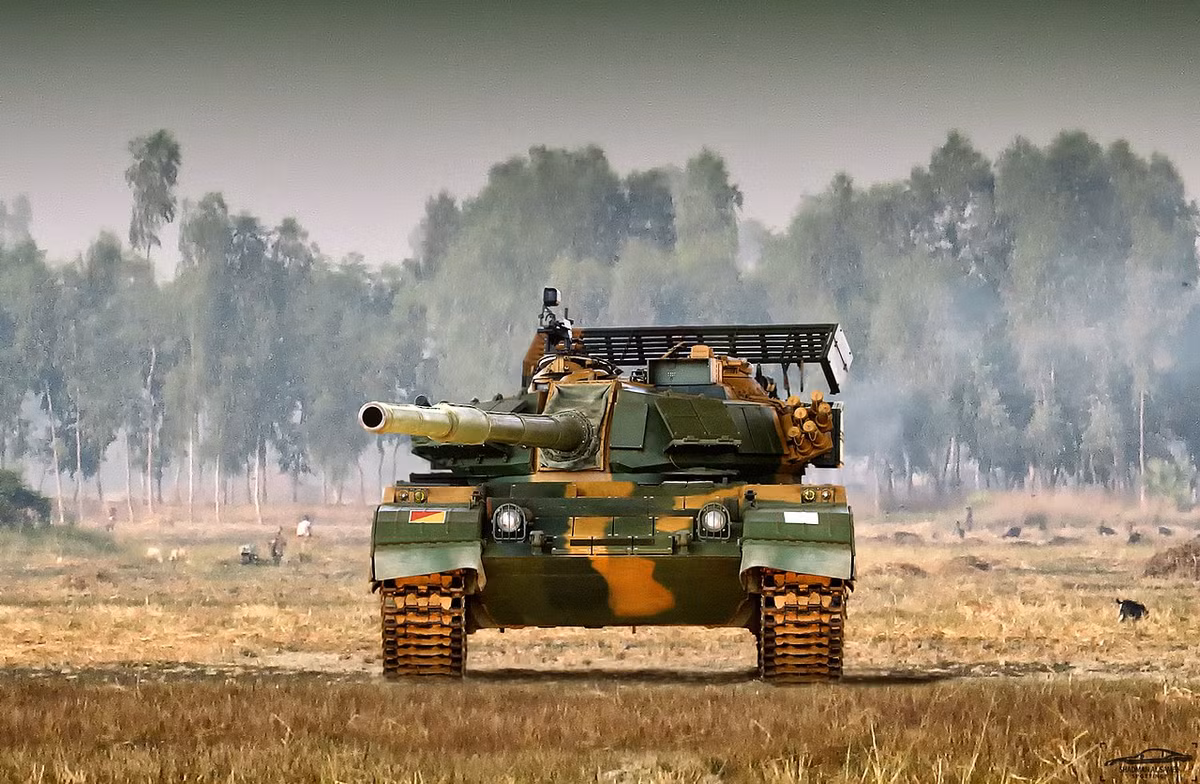 Có thiết kế dựa trên xe tăng T-54/55, xe tăng Type 59 do Trung Quốc sản xuất có độ hiện đại và phổ biến không thua kém gì các xe tăng T-54/55 của Liên Xô trong quá khứ. Nguồn ảnh: Bangla.
