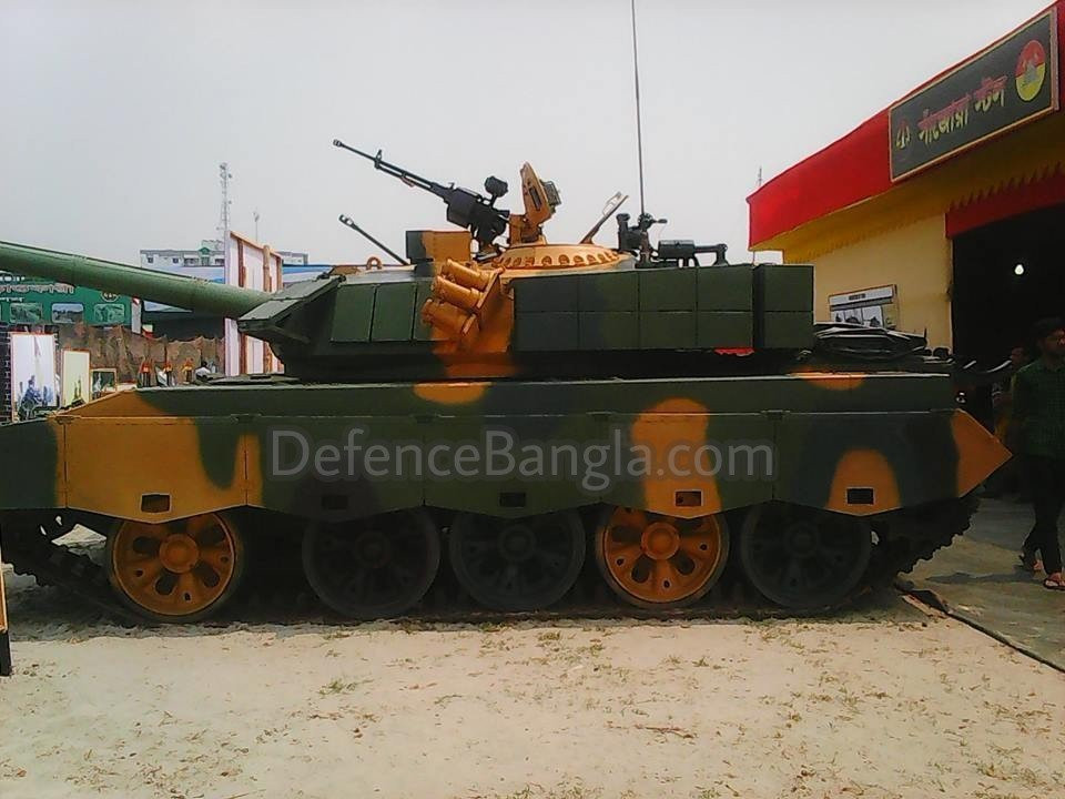 Về cơ bản, gói nâng cấp này khiến Type 59 gần như lột xác hoàn toàn, chỉ nguyên phần vỏ xe được giữ lại. Sau khi nâng cấp, xe có trọng lượng lên tới 42 tấn - cao hơn nhiều so với trọng lượng gốc của xe là 36 tấn. Nguồn ảnh: Bangla.