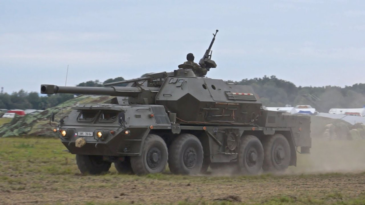 Tại Cộng hòa Séc, pháo tự hành Dana đã bị loại khỏi biên chế vào năm 2018 và thay thế bằng loại CAESAR 155 mm do Pháp sản xuất theo đúng chuẩn NATO.