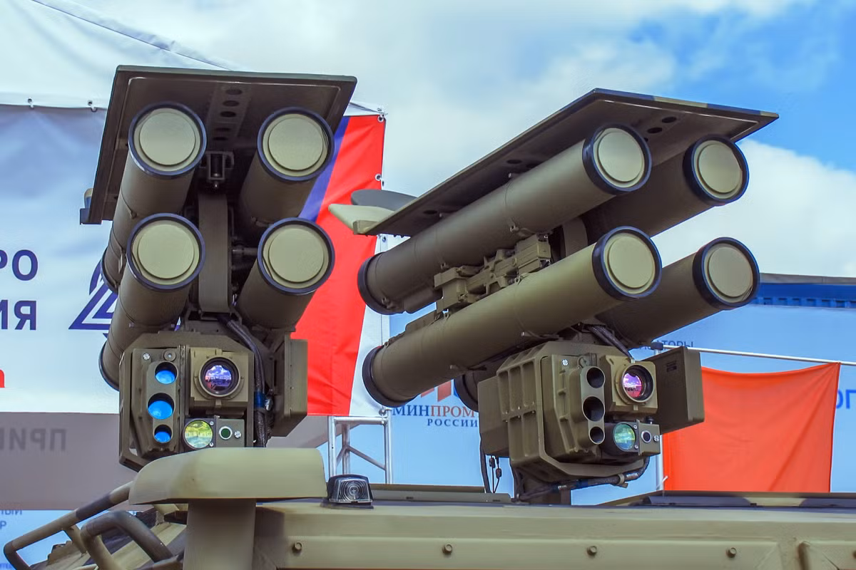 Charlie Gao nhận xét ngay cả khi lọt qua hệ thống phòng ngự dày đặc, tiếp cận được tàu sân bay thì quả ATGM nói trên vẫn sẽ phải đối mặt với những vấn đề rất khó khăn.