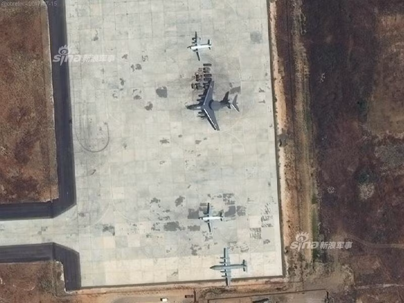 Mới đây, công ty Digital Globe của Mỹ vừa tung thêm một loạt ảnh mới về căn cứ Không quân Nga ở thành phố Latakia, Syria do các vệ tinh do thám của phương Tây chụp lại. Nguồn ảnh: Digital Globe