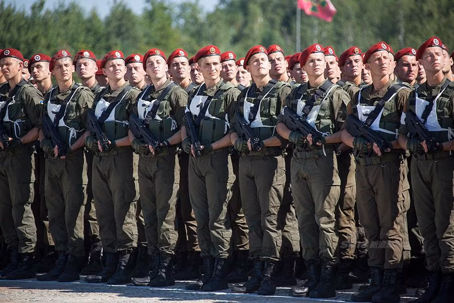 Quân số của lực lượng quân sự này tới nay vào khoảng 46.000 binh sĩ, được trang bị khá hiện đại. Nguồn ảnh: Sina