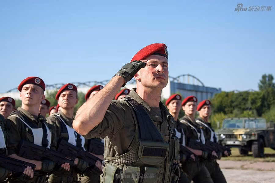 Tái lập tháng 3/2014, ngay sau đó các tiểu đoàn mới lập của Vệ binh Quốc gia Ukraine đã tham gia trận chiến ở miền Đông nước này với các lực lượng vũ trang thuộc các nước cộng hòa tự xưng. Nguồn ảnh: Sina