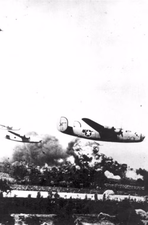 Cuộc không kích "túi dầu" quân phát xít quy mô lớn được tiến hành ở độ cao rất thấp. Nguồn ảnh: WHO