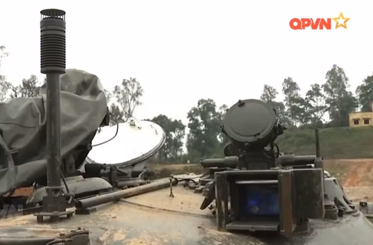 Có khả năng trên phiên bản T-54 nâng cấp đang được nhà máy Z153 sản xuất sẽ dụng nhiều thành phần quan trọng do Việt Nam sản xuất trong nước. Ví dụ như hệ thống điều khiển hỏa lực tiên tiến. Nguồn ảnh: Kênh Quốc phòng Việt Nam