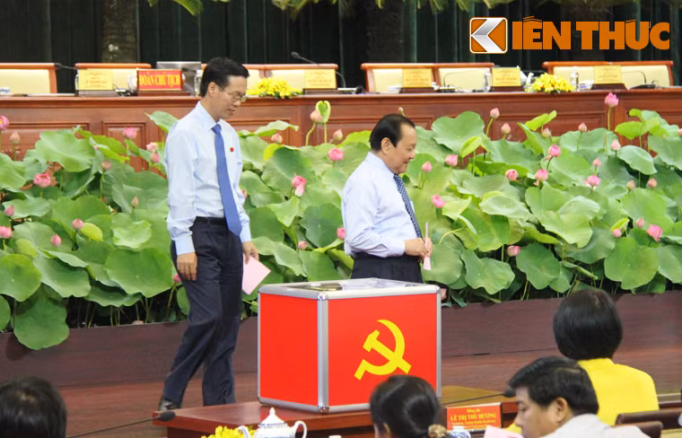 Đoàn Chủ tịch Đại hội đã thực hiện nhiệm vụ bỏ phiếu bầu cử.