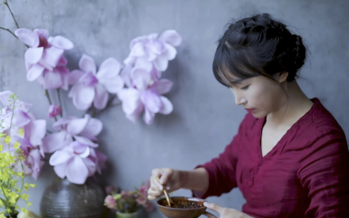 Lý Tử Thất là một trong vlogger ẩm thực nổi tiếng tại Trung Quốc. Các video của 'tiên nữ đồng quê' Lý Tử Thất đều được đánh giá cao nhờ nội dung chỉn chu, được đầu tư kỹ lưỡng 